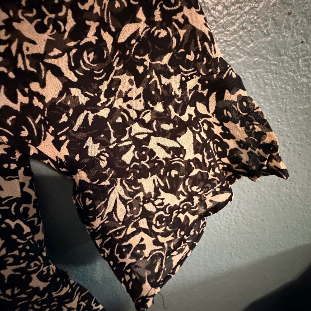 Style & Co. Women's Black and Cream Floral blouse - Picture 4 of 6